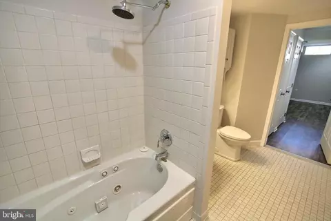 Bath - 813 Pointer Ridge Dr, Gaithersburg, MD 20878 photo 4 of 4