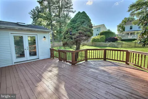 Exterior - 813 Pointer Ridge Dr, Gaithersburg, MD 20878 photo 3 of 8