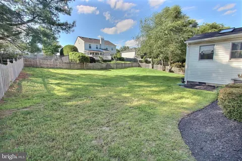 Exterior - 813 Pointer Ridge Dr, Gaithersburg, MD 20878 photo 5 of 8