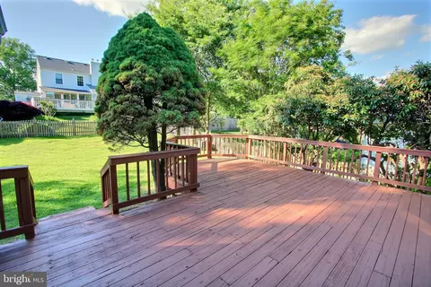 Exterior - 813 Pointer Ridge Dr, Gaithersburg, MD 20878 photo 4 of 8