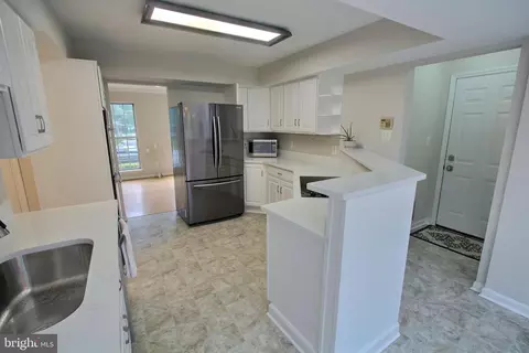 Kitchen - 813 Pointer Ridge Dr, Gaithersburg, MD 20878 photo 2 of 2