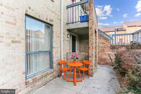 22 Dudley Ct, Bethesda, MD 20814