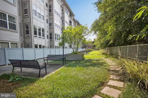 Exterior - 8045 Newell St #512, Silver Spring, MD 20910 photo 1 of 5