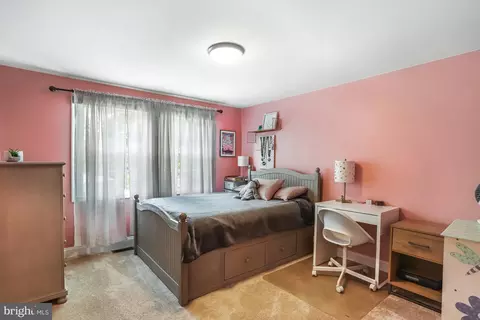 Bedroom - 13704 Beret Pl, Silver Spring, MD 20906 photo 3 of 9