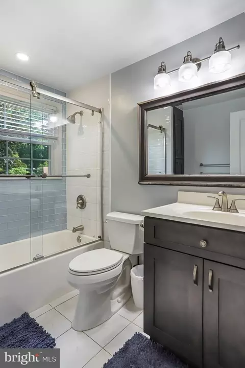 Bath - 13704 Beret Pl, Silver Spring, MD 20906 photo 3 of 6