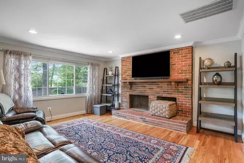 Living - 13704 Beret Pl, Silver Spring, MD 20906 photo 4 of 5