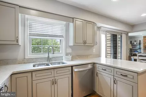 Kitchen - 13704 Beret Pl, Silver Spring, MD 20906 photo 4 of 5