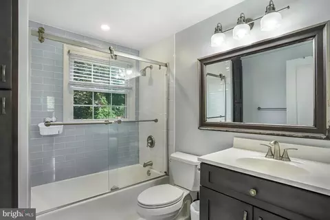 Bath - 13704 Beret Pl, Silver Spring, MD 20906 photo 2 of 6