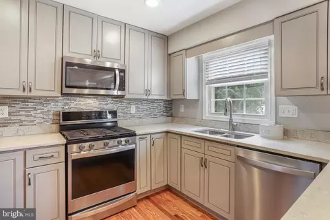 Kitchen - 13704 Beret Pl, Silver Spring, MD 20906 photo 3 of 5