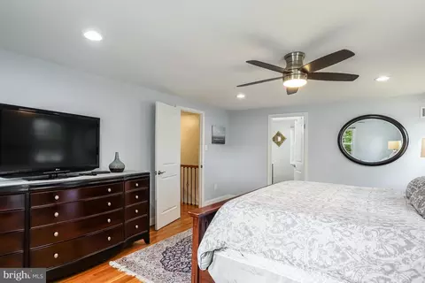Bedroom - 13704 Beret Pl, Silver Spring, MD 20906 photo 9 of 9