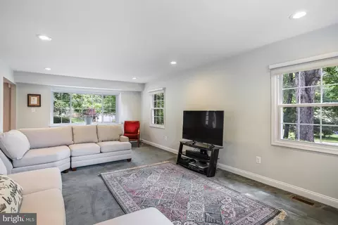 Living - 13704 Beret Pl, Silver Spring, MD 20906 photo 2 of 5