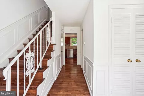 Entry Way - 2445 Parallel Ln, Silver Spring, MD 20904 photo 6 of 8