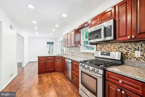 Kitchen - 2445 Parallel Ln, Silver Spring, MD 20904 photo 1 of 4