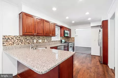 Kitchen - 2445 Parallel Ln, Silver Spring, MD 20904 photo 2 of 4