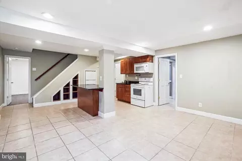 Living - 2445 Parallel Ln, Silver Spring, MD 20904 photo 9 of 9