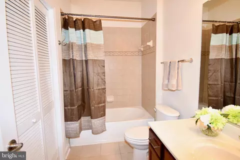 Bath - 11665 Leesborough Cir, Silver Spring, MD 20902 photo 4 of 6