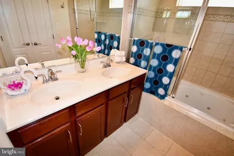 Bath - 11665 Leesborough Cir, Silver Spring, MD 20902 photo 5 of 6