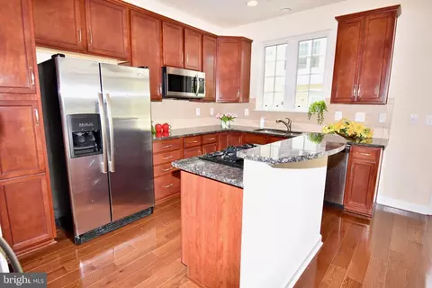 Kitchen - 11665 Leesborough Cir, Silver Spring, MD 20902 photo 9 of 11