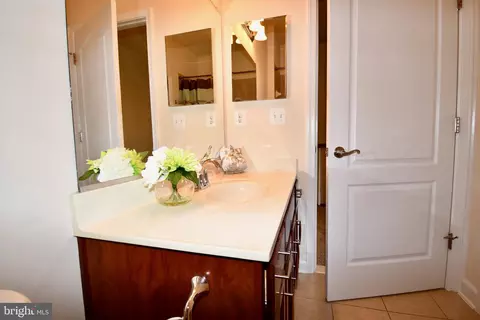 Bath - 11665 Leesborough Cir, Silver Spring, MD 20902 photo 2 of 6