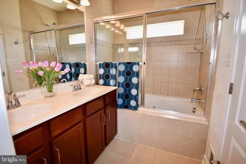 Bath - 11665 Leesborough Cir, Silver Spring, MD 20902 photo 6 of 6