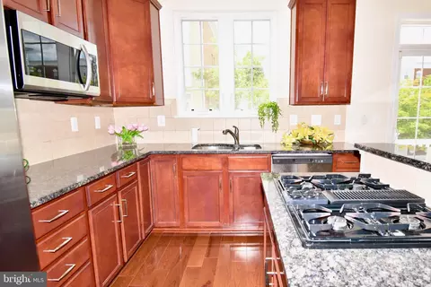 Kitchen - 11665 Leesborough Cir, Silver Spring, MD 20902 photo 6 of 11