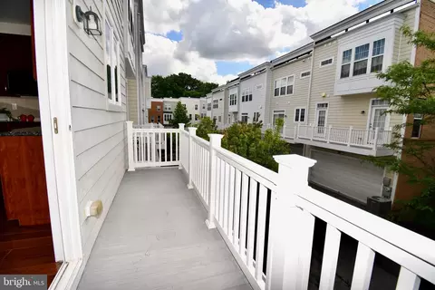 Exterior - 11665 Leesborough Cir, Silver Spring, MD 20902 photo 7 of 12