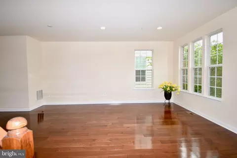 Living - 11665 Leesborough Cir, Silver Spring, MD 20902 photo 4 of 8