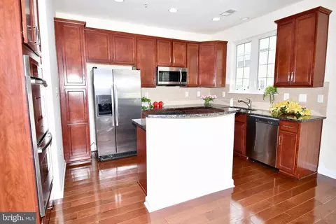 Kitchen - 11665 Leesborough Cir, Silver Spring, MD 20902 photo 3 of 11