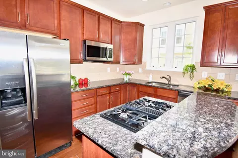 Kitchen - 11665 Leesborough Cir, Silver Spring, MD 20902 photo 10 of 11