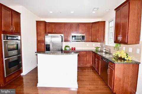 Kitchen - 11665 Leesborough Cir, Silver Spring, MD 20902 photo 2 of 11