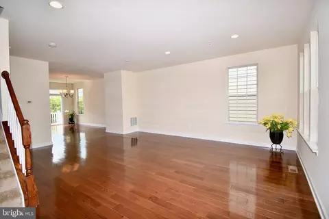 Living - 11665 Leesborough Cir, Silver Spring, MD 20902 photo 3 of 8