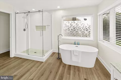 Bath - 19712 Selby Ave, Poolesville, MD 20837 photo 2 of 5