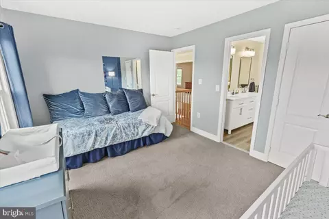 Bedroom - 19712 Selby Ave, Poolesville, MD 20837 photo 8 of 10