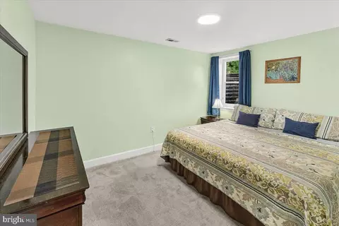 Bedroom - 19712 Selby Ave, Poolesville, MD 20837 photo 9 of 10