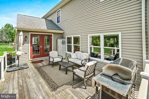 Exterior - 19712 Selby Ave, Poolesville, MD 20837 photo 15 of 21