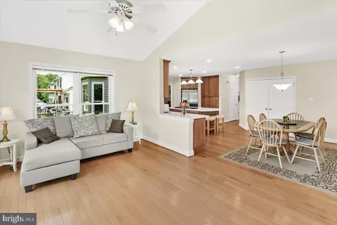 Living - 19712 Selby Ave, Poolesville, MD 20837 photo 2 of 5