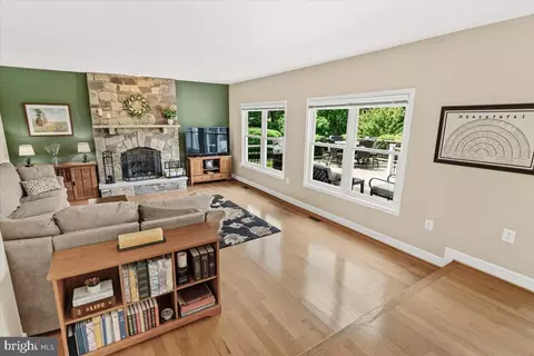 Living - 19712 Selby Ave, Poolesville, MD 20837 photo 5 of 5