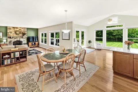 Dining - 19712 Selby Ave, Poolesville, MD 20837 photo 4 of 4
