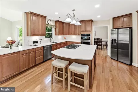 Kitchen - 19712 Selby Ave, Poolesville, MD 20837 photo 2 of 4