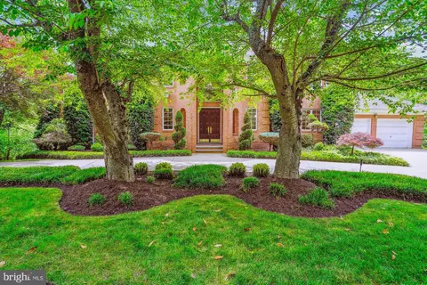 8005 Glengalen Ln, Chevy Chase, MD 20815