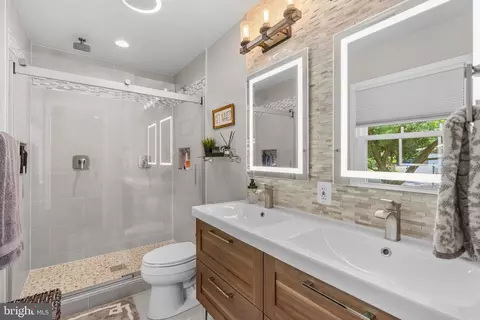 Bath - 2302 Solmar Dr, Silver Spring, MD 20904 photo 1 of 4