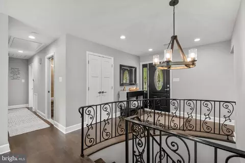Entry Way - 2302 Solmar Dr, Silver Spring, MD 20904 photo 2 of 4