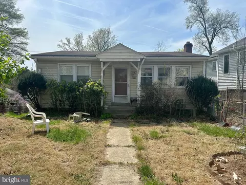 203 Woodland Rd, Rockville, MD 20850