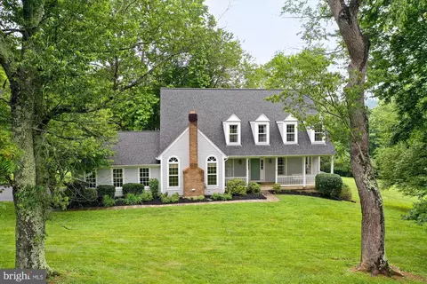22217 Creekview Dr, Gaithersburg, MD 20882