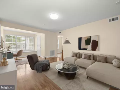Living - 14909 Cleese Ct #4CD, Silver Spring, MD 20906 photo 1 of 7
