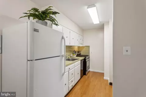 Kitchen - 2203 Greenery Ln #202-10, Silver Spring, MD 20906 photo 2 of 3