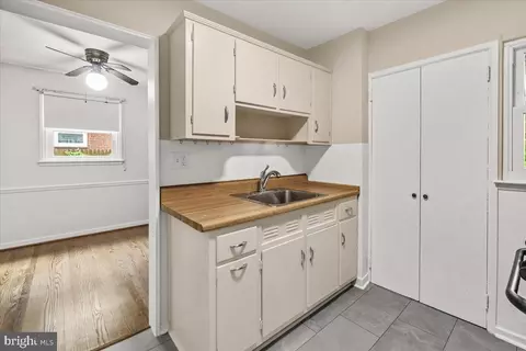 12103 Valleywood Dr, Silver Spring, MD 20902 photo 12