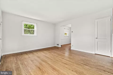 12103 Valleywood Dr, Silver Spring, MD 20902 photo 6