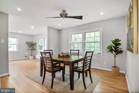 Dining - 10611 Meadowhill Rd, Silver Spring, MD 20901 photo 3 of 5