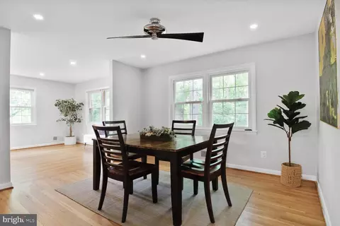 Dining - 10611 Meadowhill Rd, Silver Spring, MD 20901 photo 2 of 5
